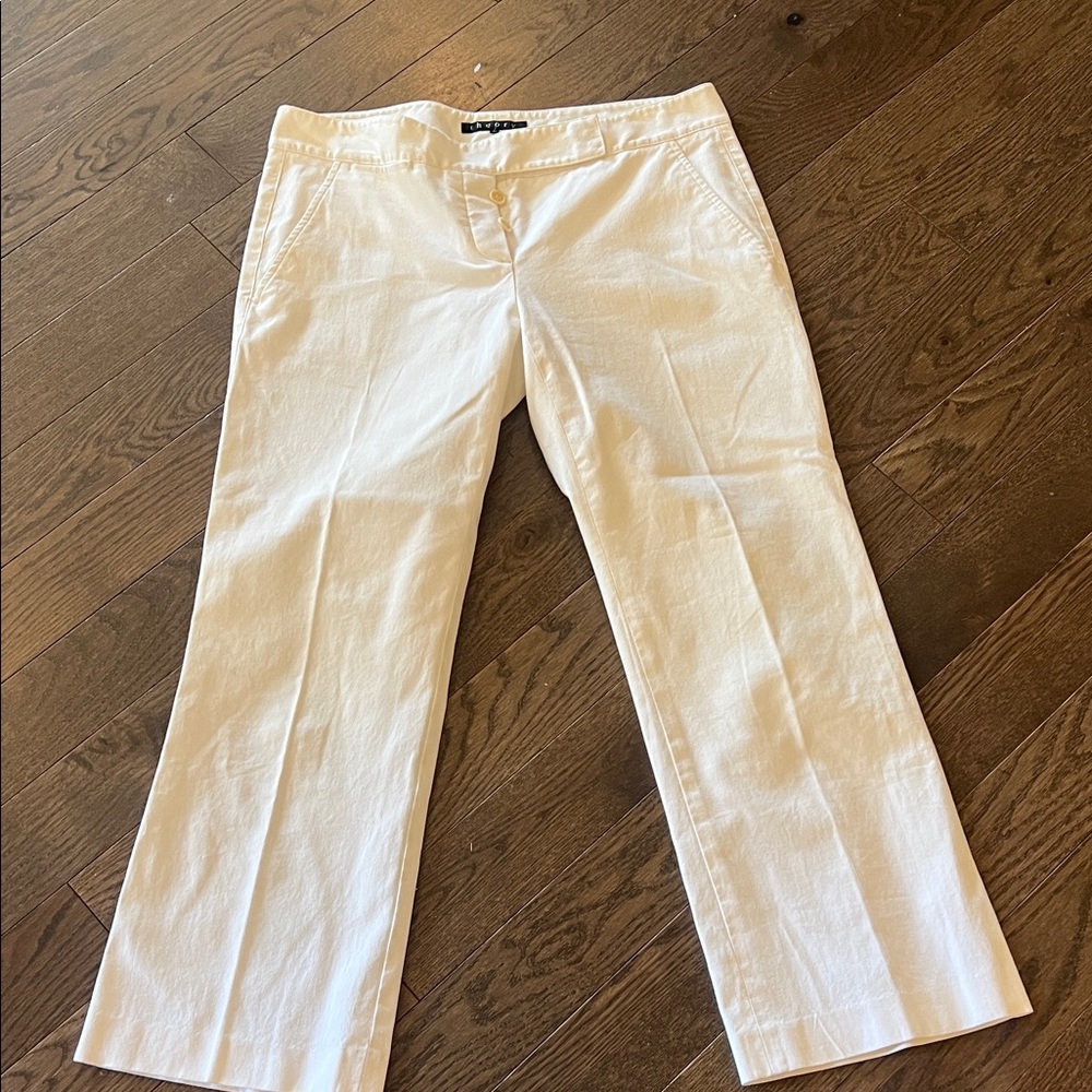 THEORY WHITE CROPPED KICK PANTS. SIZE 10